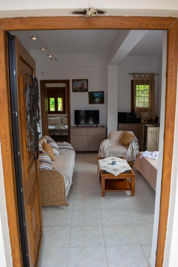 Efi'S Guest House Áyios Dhimítrios Exteriör bild