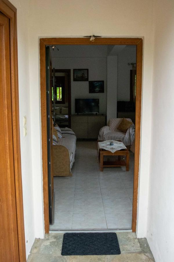Efi'S Guest House Áyios Dhimítrios Exteriör bild